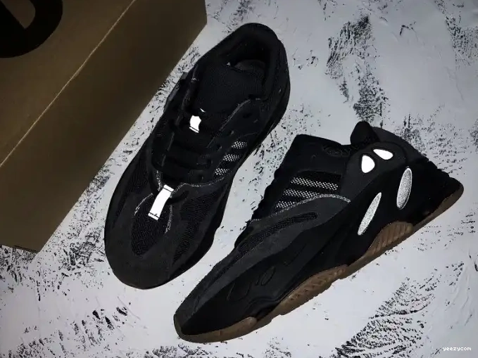 FV5304 Yeezy 700 Boost Utility Black Adidas 0701
